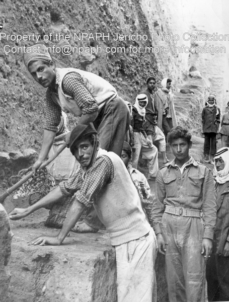 Arab workmen (feb 1956; ID: cSpurgeonpSultan4; Source: photo; Repository: NPAPH; Creator: David Spurgeon)