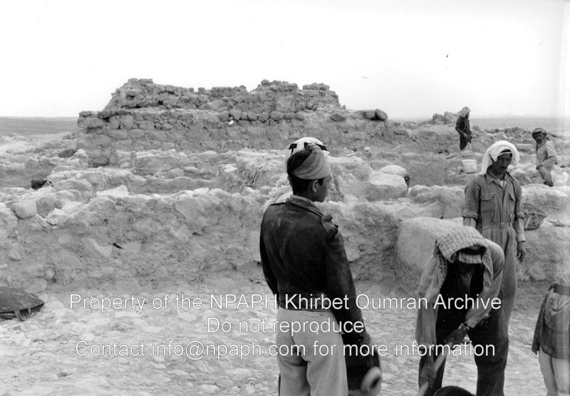 Photo taken in L.94, with the reinforcement wall of L.90 (the back of L.89) on the right. The view is looking north over L.92, L.88 and L.81, towards the tower (21 March 1954; ID: cBoerpQumran12.15; Source: photo; Depository: NPAPH; Creator(s): Leo Boer)