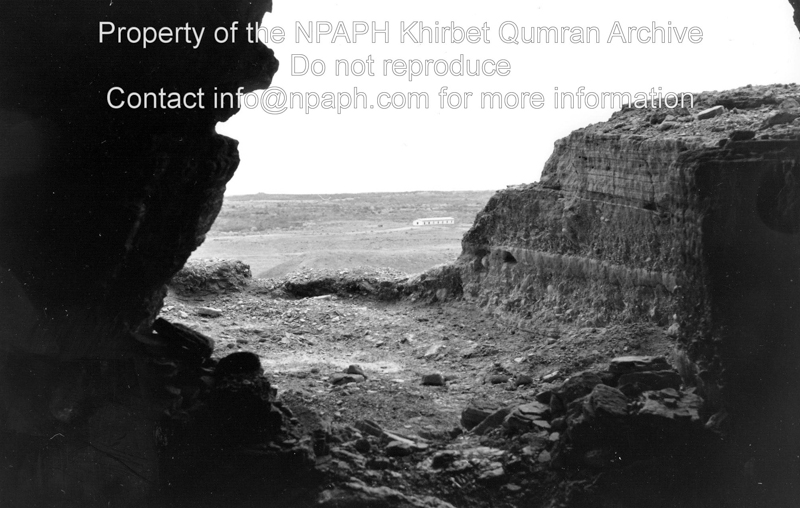Photo taken after Leo Boer entered cave 4Qa. Southern window of cave 4Qa, which looks out on a ledge. Western side of this ledge protrudes to the right. View is S-E (31 Dec 1953; ID: cBoerpQumran7.29; Source: photo; Depository: NPAPH; Creator(s): Leo Boer