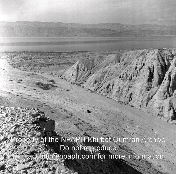Wadi Qumran with the jeep of the travelling party Jeep Express in the centre (31 Dec 1953; ID: cPennartspQumran11; Source: photo; Depository: NPAPH; Creator(s): Peter Pennarts).