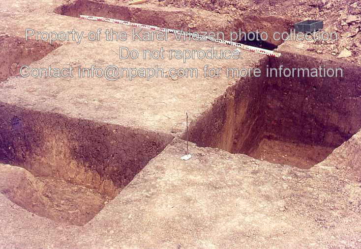 Excavation of a Linear Band Ware settlement in Hienheim, Germany, by Prof. P.J.R. Modderman (April 1970; ID: cVriezenpHien003; Source: slide; Repository: NPAPH; Creator: K. Vriezen)