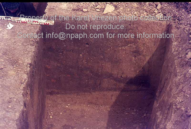 Excavation of a Linear Band Ware settlement in Hienheim, Germany, by Prof. P.J.R. Modderman (April 1970; ID: cVriezenpHien007; Source: slide; Repository: NPAPH; Creator: K. Vriezen)